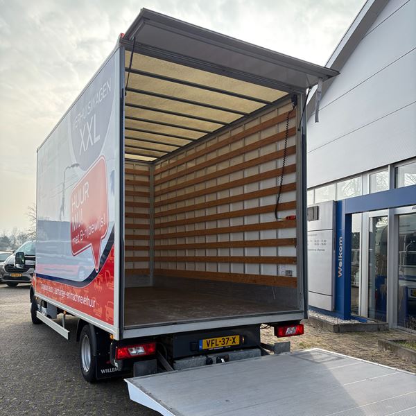 Verhuiswagen 24 m3 met elektrische laadklep 