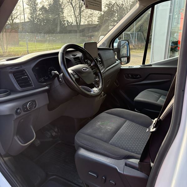 Verhuiswagen 24 m3 met elektrische laadklep 