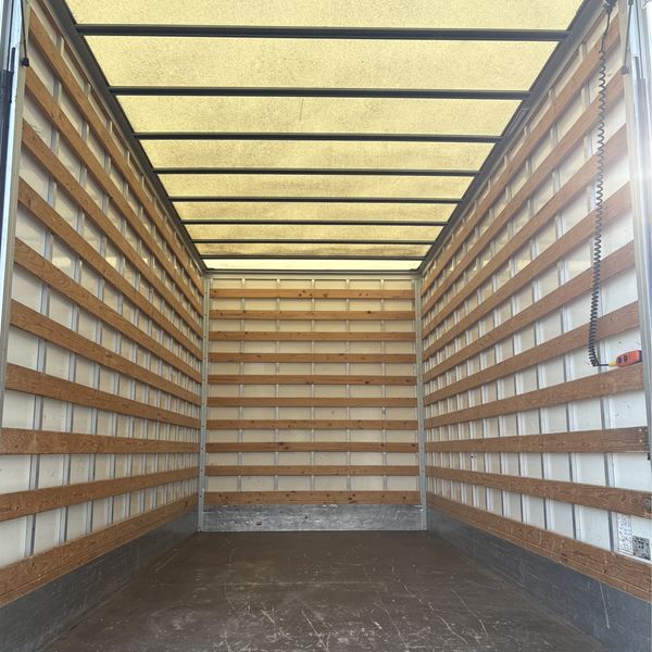 Verhuiswagen 24 m3 met elektrische laadklep 