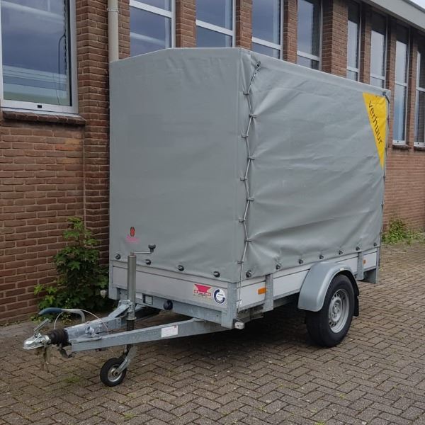 Goederenaanhanger met huif Goederenaanhanger met huif